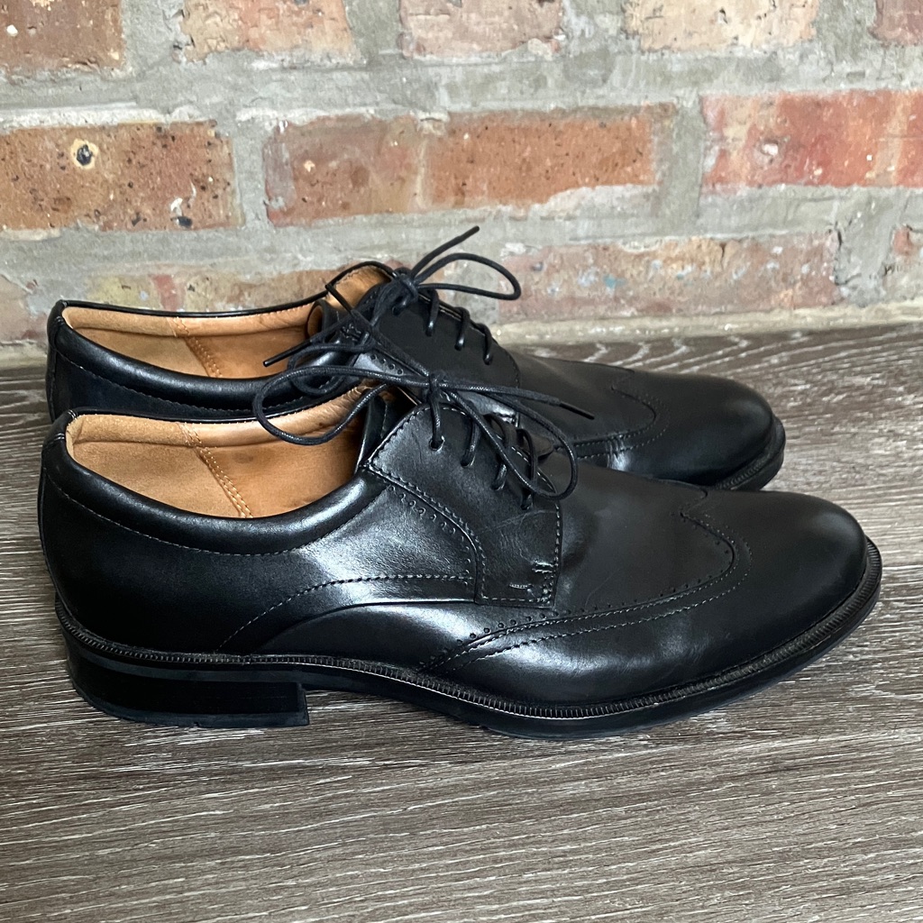 Ecco Wingtip Oxford Dress Shoes.